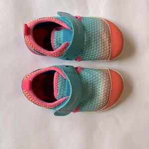 Merrell little kids water shoes. size 5.5m blue pink orange, NWOT. Wide toe box